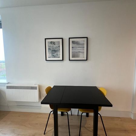 London Heathrow Airport Apartment Voyager House Terminal 12345 - Ev Electric And Parking Available! Hillingdon Eksteriør billede