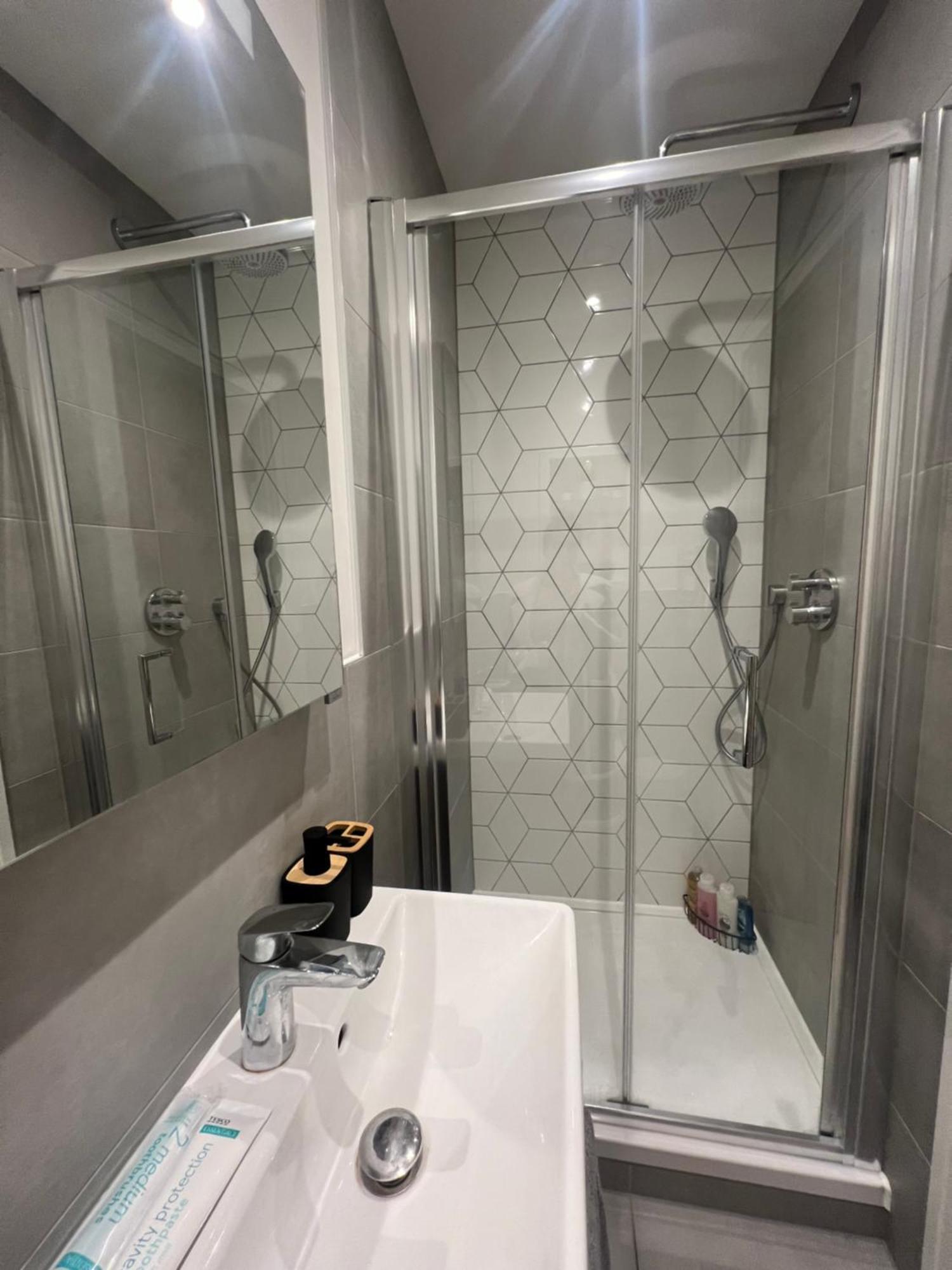 London Heathrow Airport Apartment Voyager House Terminal 12345 - Ev Electric And Parking Available! Hillingdon Eksteriør billede