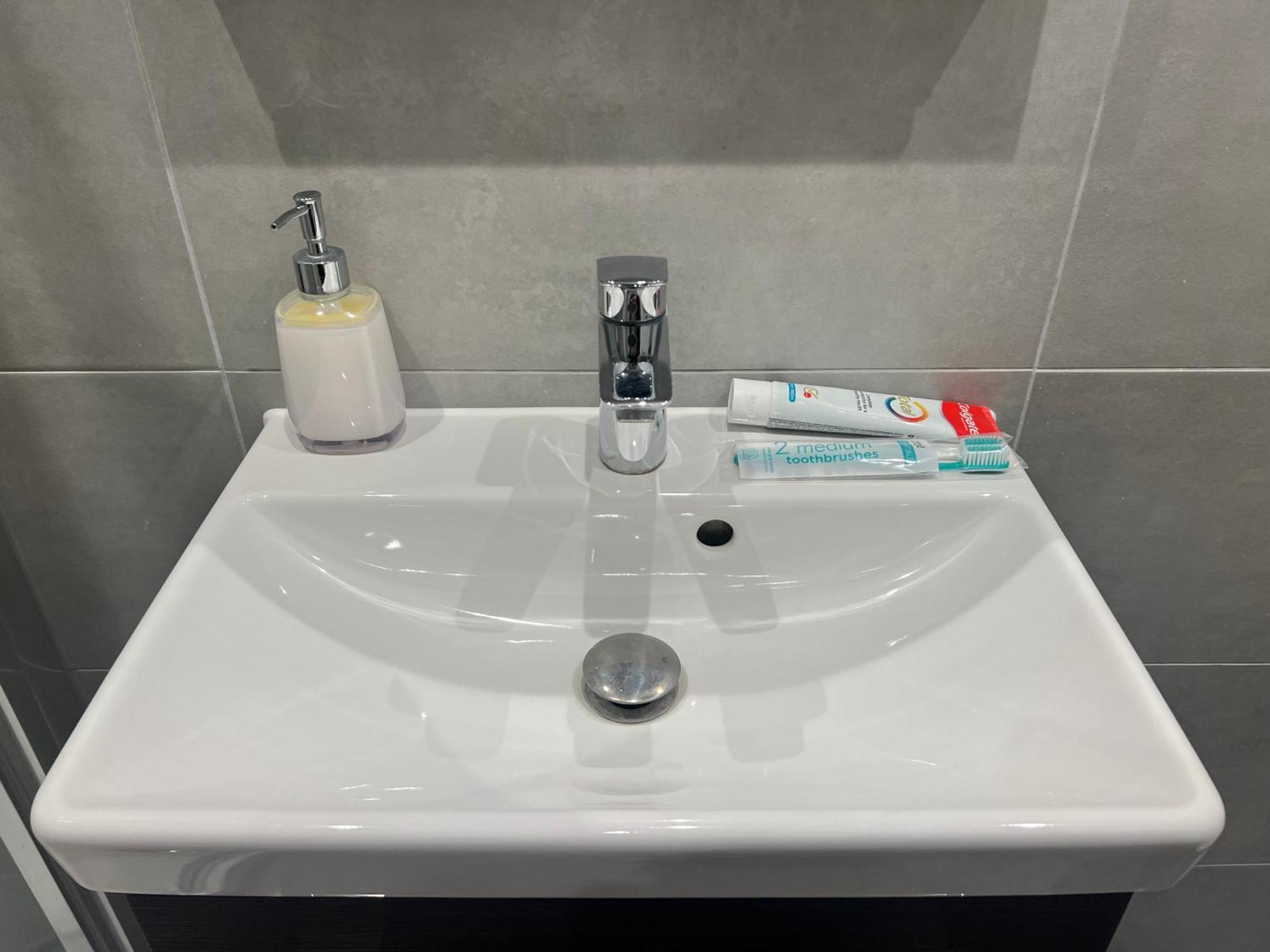 London Heathrow Airport Apartment Voyager House Terminal 12345 - Ev Electric And Parking Available! Hillingdon Eksteriør billede