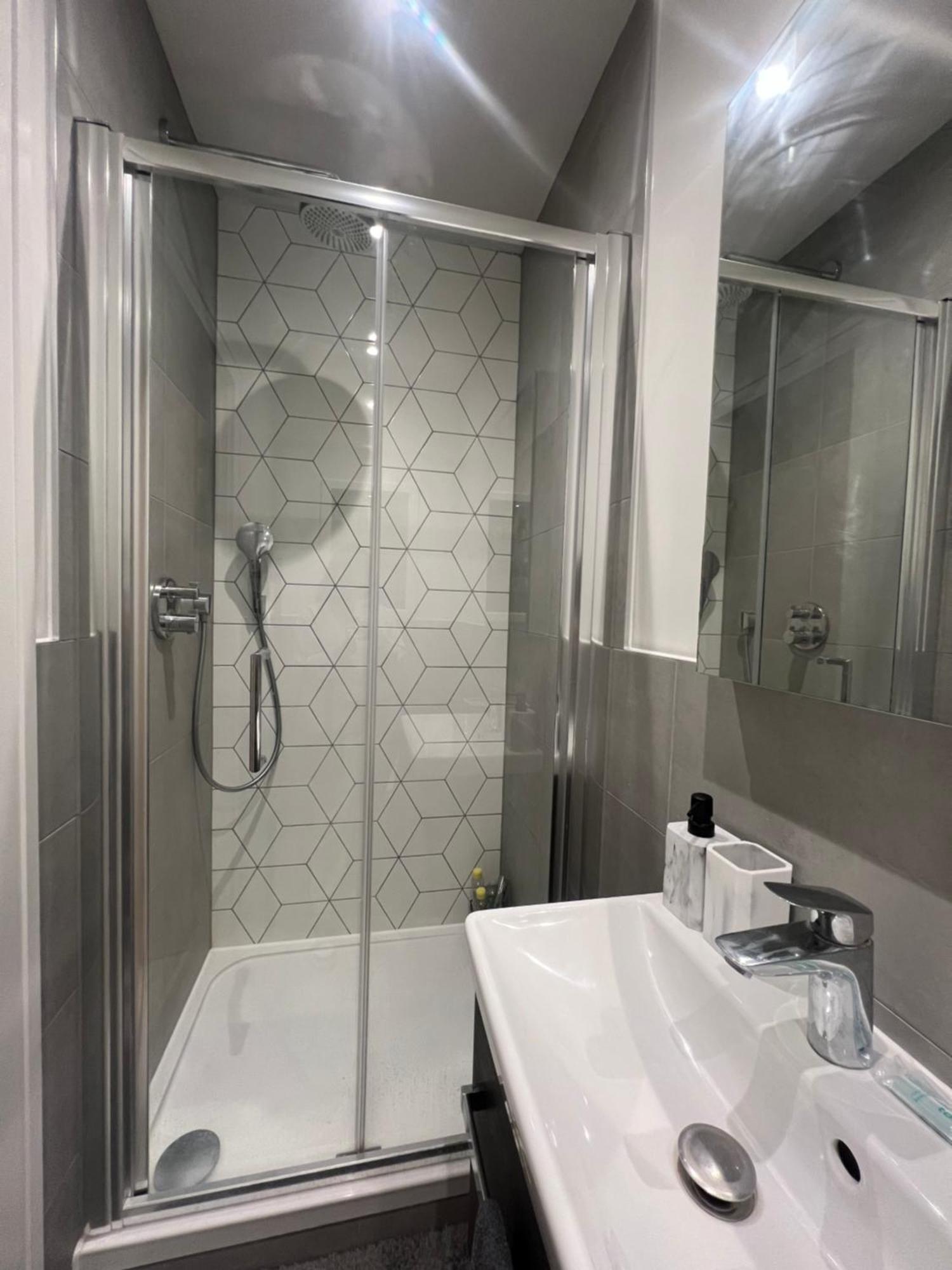 London Heathrow Airport Apartment Voyager House Terminal 12345 - Ev Electric And Parking Available! Hillingdon Eksteriør billede